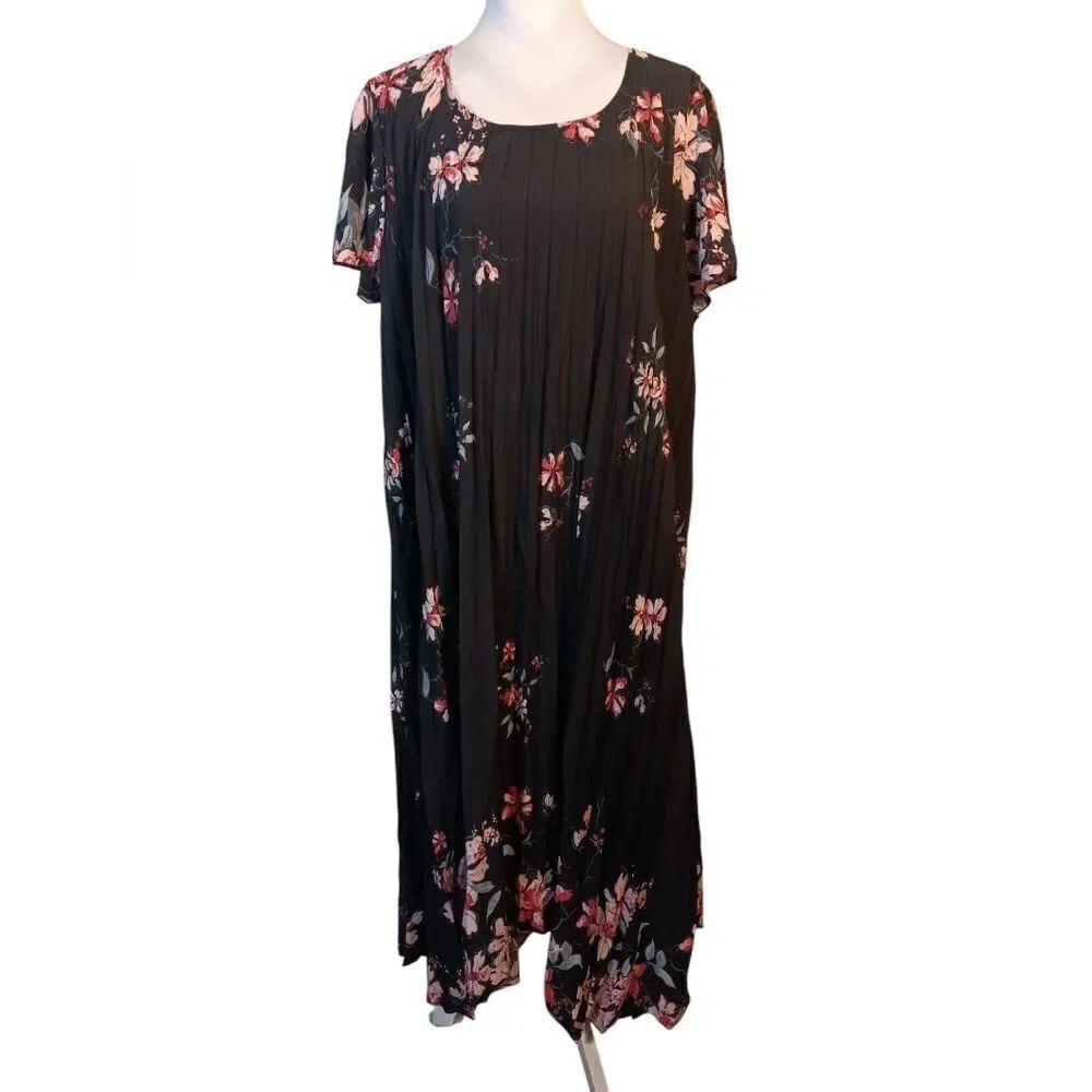 Suzanne Betro Floral BlackโMaxiโDress